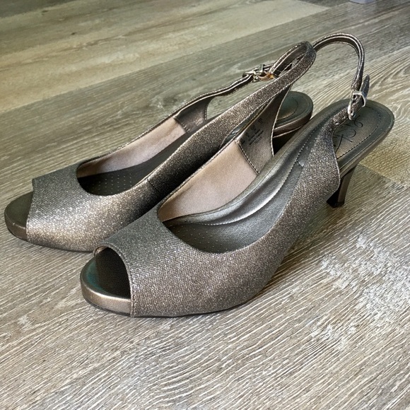 COPY - Lifestride Open Toe Sparkly Silver Heels - size 8 - Picture 3 of 5